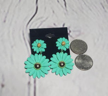 Load image into Gallery viewer, &quot;Daisy&quot; Earrings
