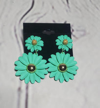 Load image into Gallery viewer, &quot;Daisy&quot; Earrings
